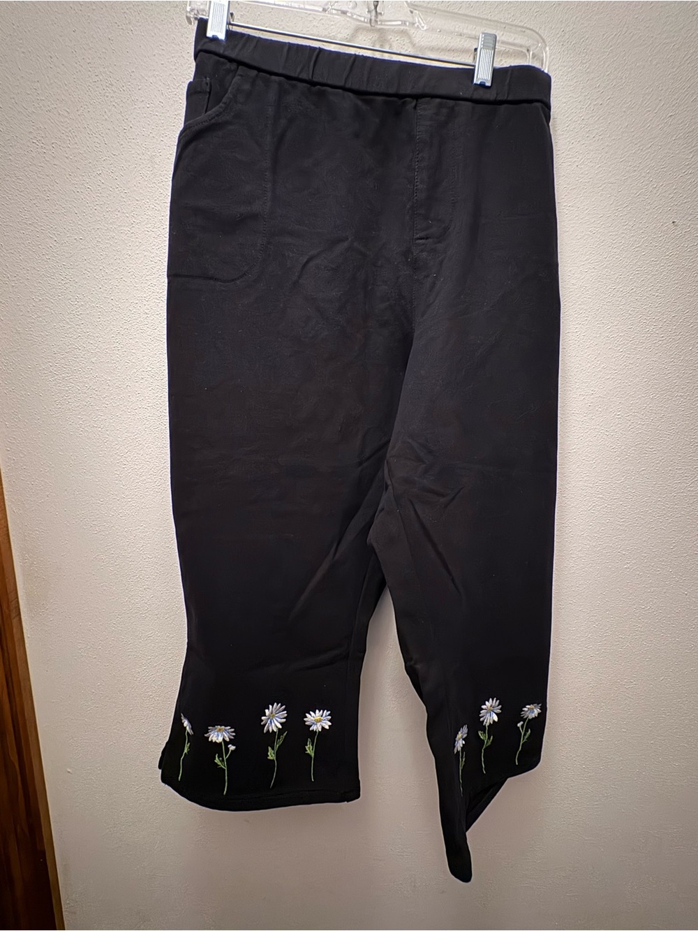 Black Cropped Capris with Daisy Embroidery